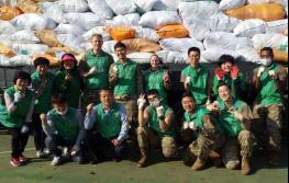 평택시 팽성읍 새마을남녀지도자, 미군장병과 함께 자원 재활용 참여 기사 이미지
