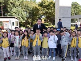 윤석열 대통령, 제577돌 한글날(10. 9.) 앞두고 국립한글박물관 방문해 전시 관람 기사 이미지