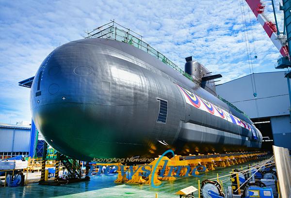 현대중공업이 대한민국 해군의 세 번째 3천톤급 최신예 잠수함을 진수했다사진은 신채호함SS086이다