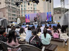 부산 북구, 화명롯데캐슬카이저에서 '아파트 축제와 연계한 문화가 있는 날' 성황리에 개최 기사 이미지