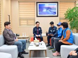 “드론으로 생명 구한 영웅” 제주도, 시니어 순찰대원 격려 기사 이미지