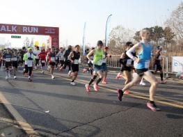 인천경제자유구역청, 제3연륙교 개통 앞두고 두 번째 사전행사 성황, ‘걷기&달리기 대회’에 시민 4천여 명 참여 기사 이미지