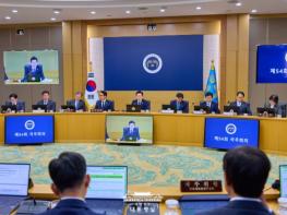 이 대통령 '투명하게 공개해야 '국민 중심 국정 운영' 제대로 돼' 기사 이미지