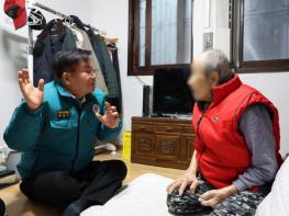 “추운 겨울, 괜찮으신가요” 박강수 마포구청장 주거취약가구 직접 살펴 기사 이미지
