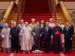 이재명 대통령, 종교지도자 초청 오찬 간담회 기사 이미지