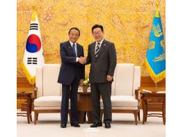 이재명 대통령, 아소 다로 전 일본 총리 접견  기사 이미지