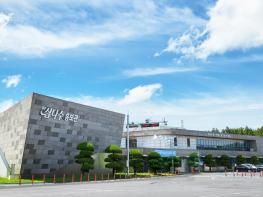 제주개발공사, 제주삼다수 친환경 행보 가속... 330ml 경량화로 ‘용기의 가벼움’ 더했다 기사 이미지