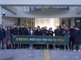 담양군의회, 설 대목 맞은 전통시장에서 ‘장바구니 소통’ 기사 이미지