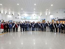 “새해 복 많이 받으세요” 정읍시‧애향운동본부, 설 귀성객 따뜻한 환영 기사 이미지