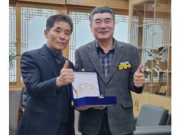 전라남도의회 최명수의원, 나주축협 감사패 수여... “축산 현대화·브랜드 강화 공로” 기사 이미지