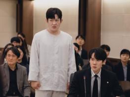 [SBS 신이랑 법률사무소] 개업 D-3 유연석, 개업 첫날부터 ‘귀신 의뢰인’ 허성태 등장, 일상 붕괴 현장 포착! 기사 이미지