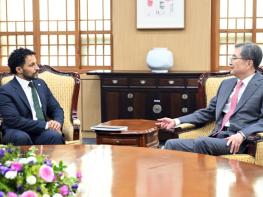 외교부 조현 장관, 국경없는의사회 국제회장 접견 기사 이미지