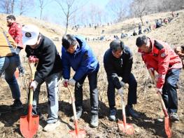 장수군, 제81회 식목일 ‘봉화산 산철쭉군락지 나무심기 행사’ 개최 기사 이미지