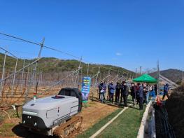 “사람 없이 방제한다” 함평군, AI 자율주행 농업로봇 연시회 성료 기사 이미지