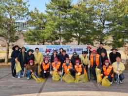 완주군, 세계 물의 날 맞아 ‘모두를 이롭게’ 줍깅 실천 기사 이미지