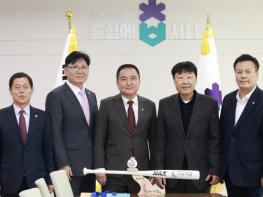 충북도, 스포츠 인프라 구축 ‘총력’ 체육계 인사 잇단 만남 기사 이미지