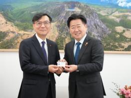 임기모 전 제주도 국제관계대사, 명예도민 됐다 기사 이미지