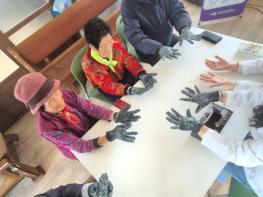 신안군, 경로당 어르신 대상 ‘손 씻기 체험교육’ 실시..'체험 중심 교육으로 감염병 예방 습관 강화' 기사 이미지
