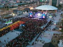 안동 벚꽃축제, 이틀째 '인산인해' 기사 이미지