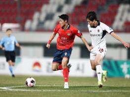 “축구는 행복이다” 김천상무 이건희, K리그 통산 100경기 출전 소감! “한 시즌 공격포인트 20개 목표” 기사 이미지