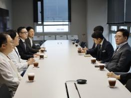 진교훈 강서구청장, 중동전쟁 여파에 의료소모품 수급 상황 점검 기사 이미지