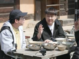 [SBS 식포일러] 최강록의 ‘애착 동생’ 윤남노 게스트로 깜짝 등장! 폭풍 먹방과 핵심 맛 평가까지 기사 이미지