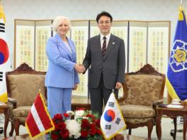 김민석 국무총리, 미에리냐 라트비아 국회의장 면담 기사 이미지