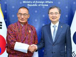 조현 외교장관, 부탄 총리 면담 기사 이미지