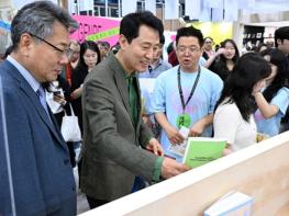 오세훈 시장, 28일(일) 2026 서울국제도서전 서울도서관 부스 방문 기사 이미지