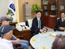 진천군, 6·25 참전 故 신해신 용사 화랑무공훈장 70여 년 만에 유족 전수 기사 이미지