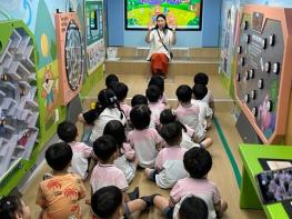 철원군, 어린이 눈높이 맞춘 ‘찾아가는 체험버스’ 로 유아 흡연위해예방교실 운영 기사 이미지