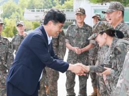 전북자치도, 추석 명절 맞아 군 장병·소방공무원 방문 격려  기사 이미지