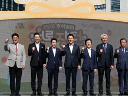 임만균 서울시의회 의장, 15일 서울광장 추석맞이 서로장터 방문 기사 이미지