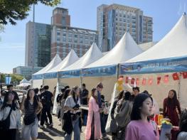 청소년의 내일 비추는 시흥시 진로박람회에 학생ㆍ학부모 1,800명 참여… 미래 직업 체험 '호응' 기사 이미지