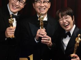 [SBS 거장항준] SBS 新 예능 '거장항준' 장항준-송은이-김풍, 오스카 들고 금의환향?! 3인 포스터 공개! 기사 이미지