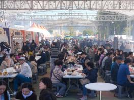 춘천시, 막국수·닭갈비 향 가득…막닭축제 첫날 구름인파 기사 이미지