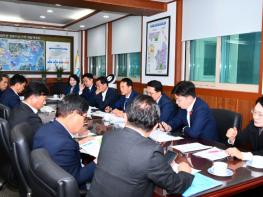 여수시의회 해양도시건설위원회, 광양만권경제자유구역청 방문…경도 개발 정상화·진입도로 재정 지원 확대 요청 기사 이미지