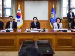  한성숙 총리, 정부업무평가위원회 위촉식 및 회의 기사 이미지